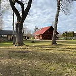 Kuningatalu Palkmaja * Roosisaare