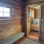 Holiday home Kuningatalu Palkmaja *