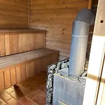 Kuningatalu Palkmaja *