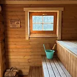 Kuningatalu Palkmaja *