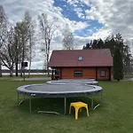 Kuningatalu Palkmaja * Roosisaare