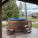 Kuningatalu Palkmaja *