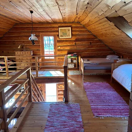 Kuningatalu Palkmaja בית נופש *