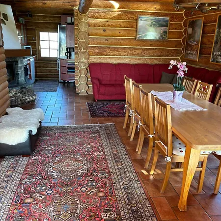 Kuningatalu Palkmaja בית נופש