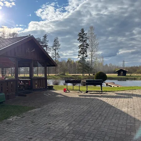 Kuningatalu Palkmaja Roosisaare