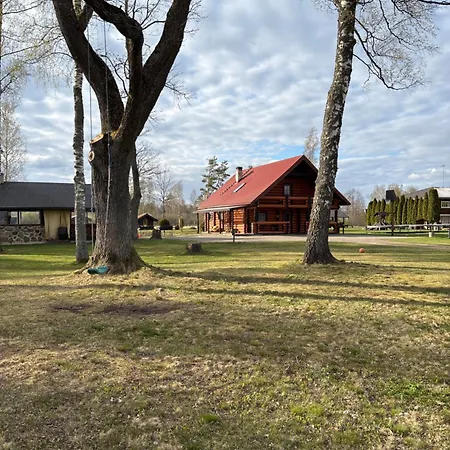 Kuningatalu Palkmaja * Roosisaare