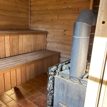 Kuningatalu Palkmaja *